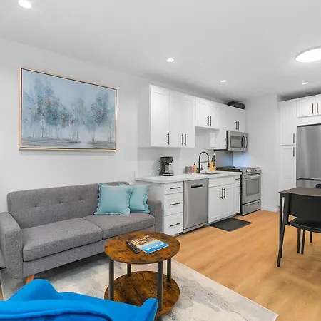 The Cloudbreak Townhome - 88 Walkscore!